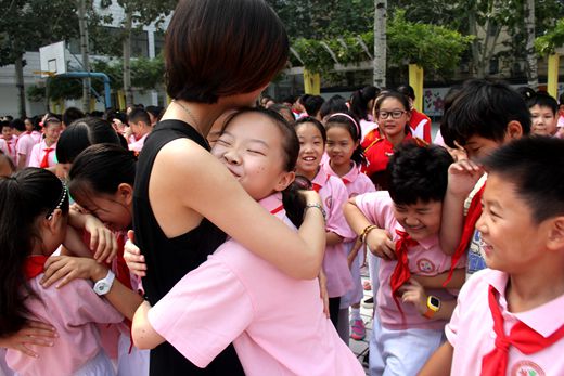 二七区幸福路小学:师生情2.jpg