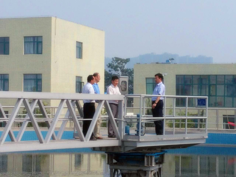 区领导李国立现场查看马寨污水处理厂运作情况.jpg