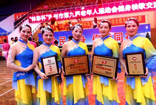健身秧歌赛后捧誉亮相33.jpg