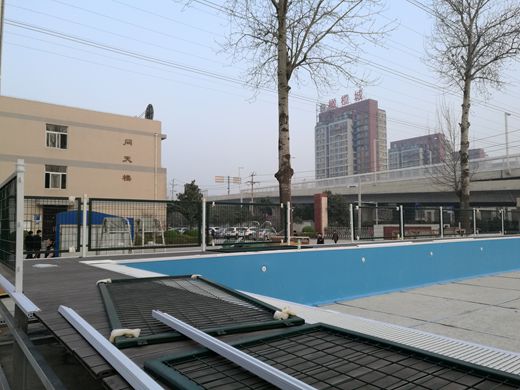 检查十三中拼装式游泳池建设twy.jpg
