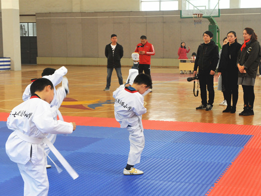 “正砺”跆拳道课程学生展示ztl1.jpg
