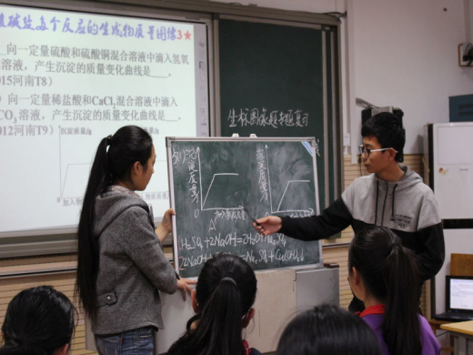 学生在精彩展示jys2.jpg