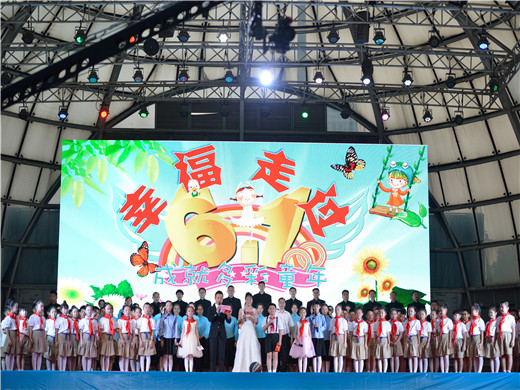 二七区幸福路小学:师生同庆六一1.jpg