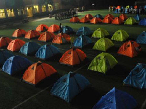 校园里打满了帐篷zt3.jpg