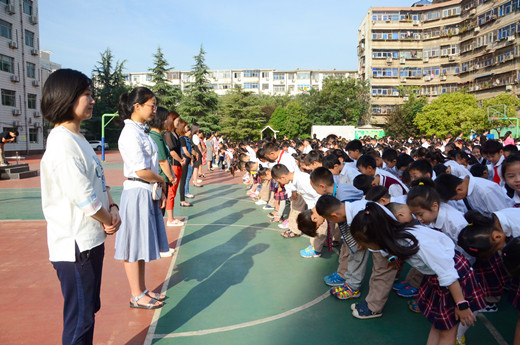 二七区汝河路小学:老师,您辛苦了!2.jpg