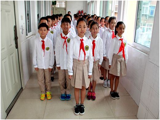 二七区陇西小学南校区:文明行为献礼老师6.jpg