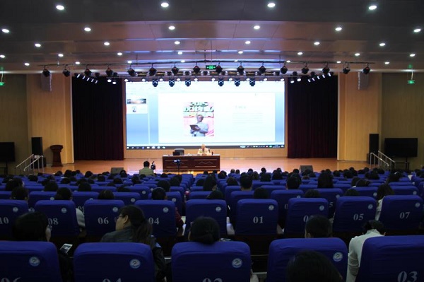 专题素养提升培训在嵩山路学校报告厅举行jx.jpg