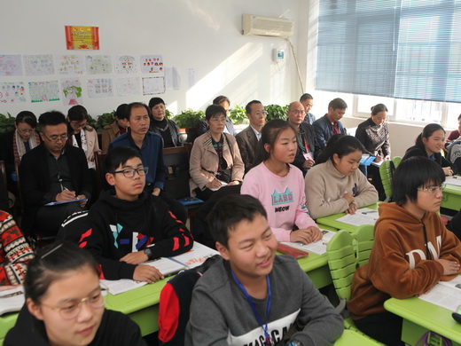 在郑州市第八十二中学听课、评课5.jpg